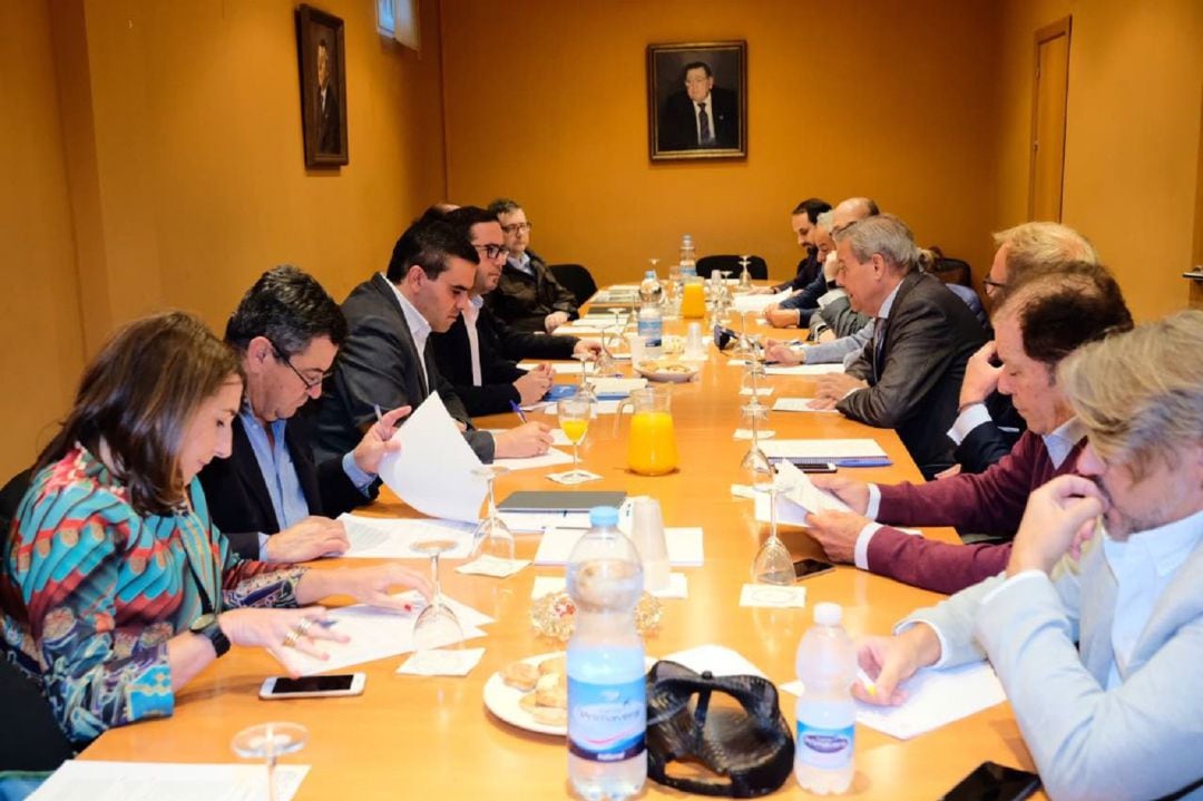 Un momento del encuentro entre el PP y Horeca.