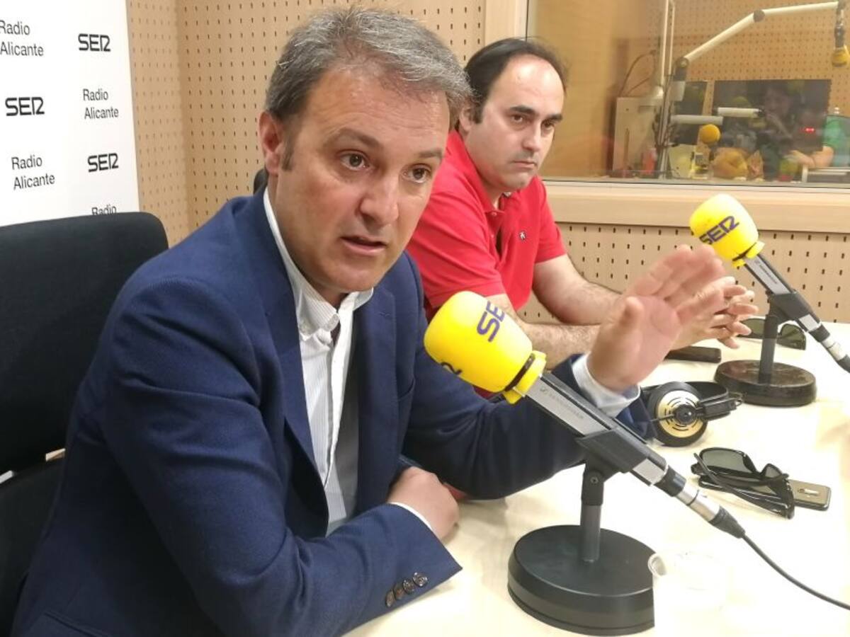 Natxo Bellido: "A nadie se le ocurriría cambiar el Ayuntamiento de Valencia por la Diputación"