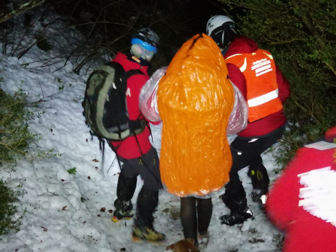 La montañera padecía sintomas de hipotermia en el momento del rescate