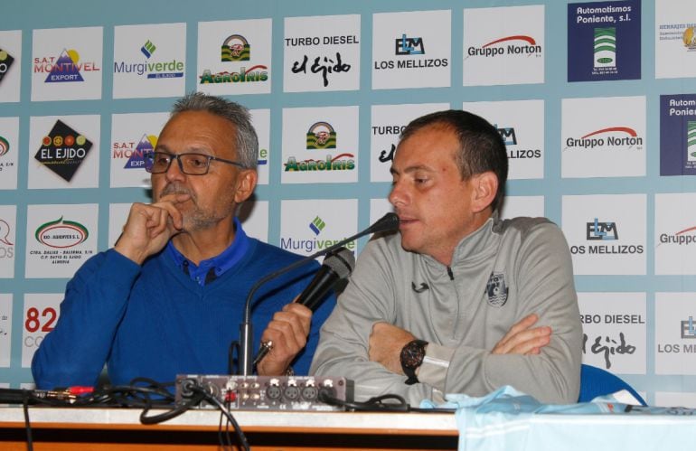 Alberto González en la sala de prensa de Santo Domingo.