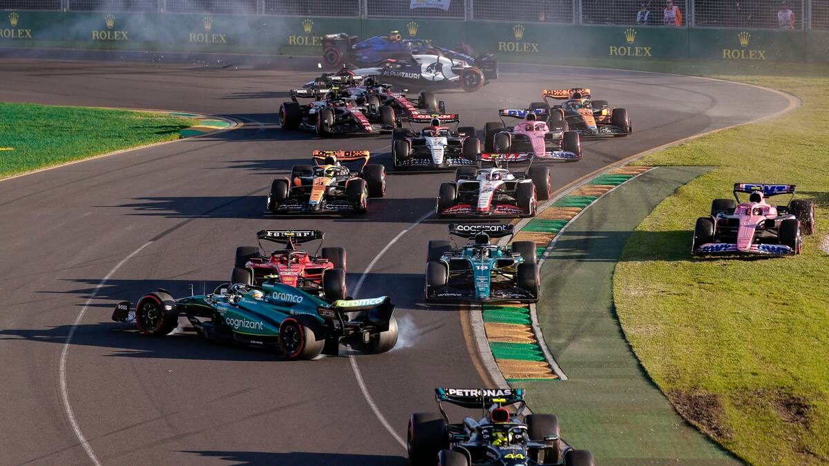 Fernando Alonso, tras su podio en Australia: "Cuando sacan una bandera roja, lo haces por seguridad, pero con la salida lo que creas es más peligro"