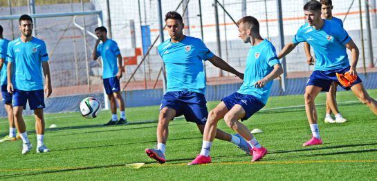 Los jugadores del Linares Deportivo en un entrenamiento