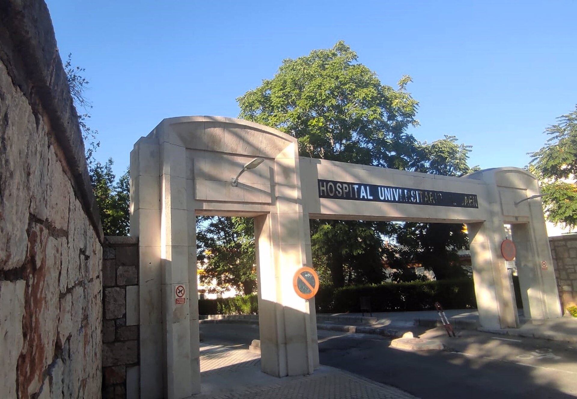 Entrada al recinto del Hospital Universitario de Jaén.