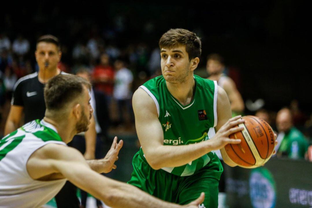 El escolta montenegrino llega cedido por el Real Betis Baloncesto