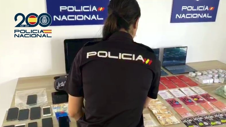 La Policía Nacional desarticula un entramado en Alicante y Murcia que manipulaba DNIs para estafar