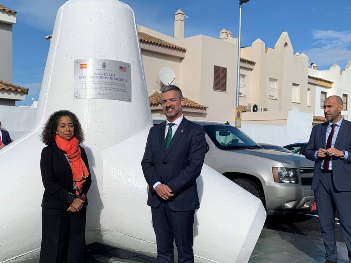 La embajadora de los EEUU, Julissa Reynoso, destaca en la SER el incremento de efectivos e inversión en Rota tras la firma para la ampliación del Escudo Antimisiles