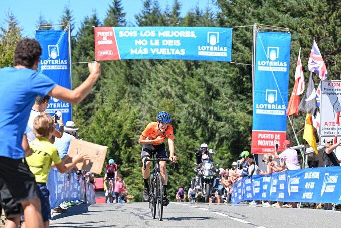 El ciclista Joan Bou del equipo Euskaltel-Euskadi en una etapa de esta edición