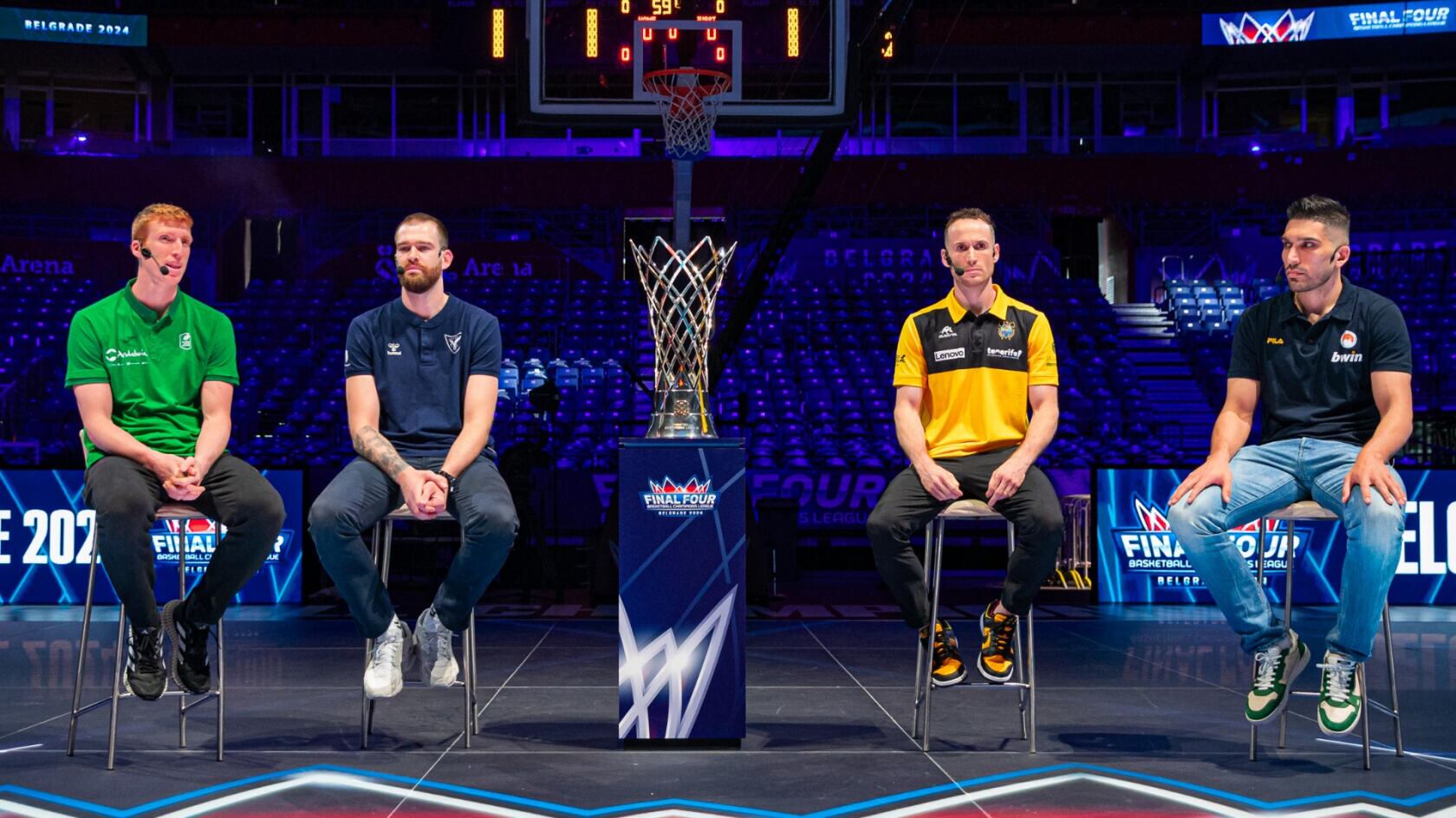 El jugador del Unicaja Alberto Díaz, con los tres capitanes de los equipos que disputarán a partir de este viernes la Final Four de la BCL
