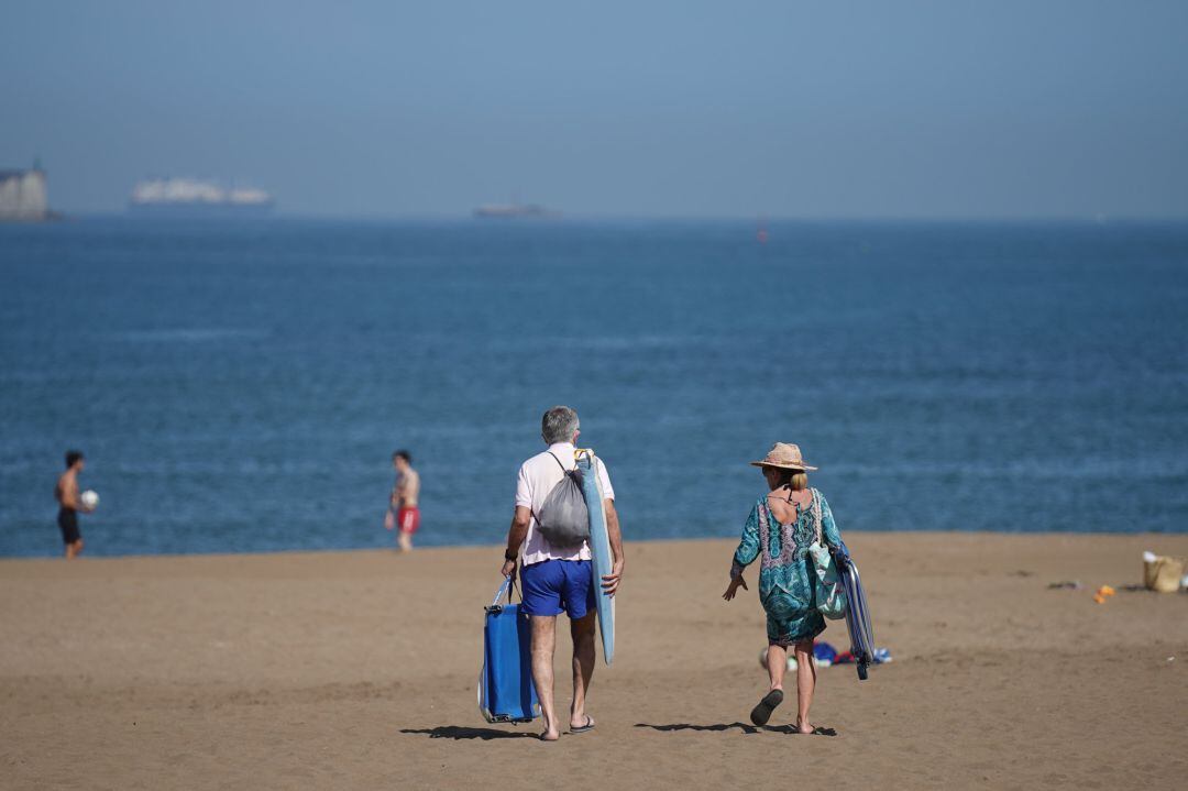 La institución foral ha precisado que serán las autoridades sanitarias las que determinen el número de personas que pueden acceder en grupo a las playas y la distancia que deberán mantener estos grupos, así como cualquier otra variación de las condiciones para el disfrute 