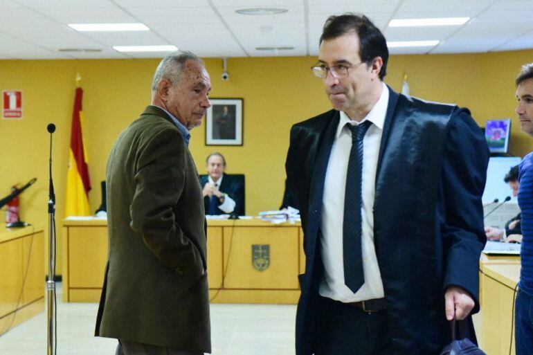 El empresario antonio Plasencia tras firmar su sentencia condenatoria. 