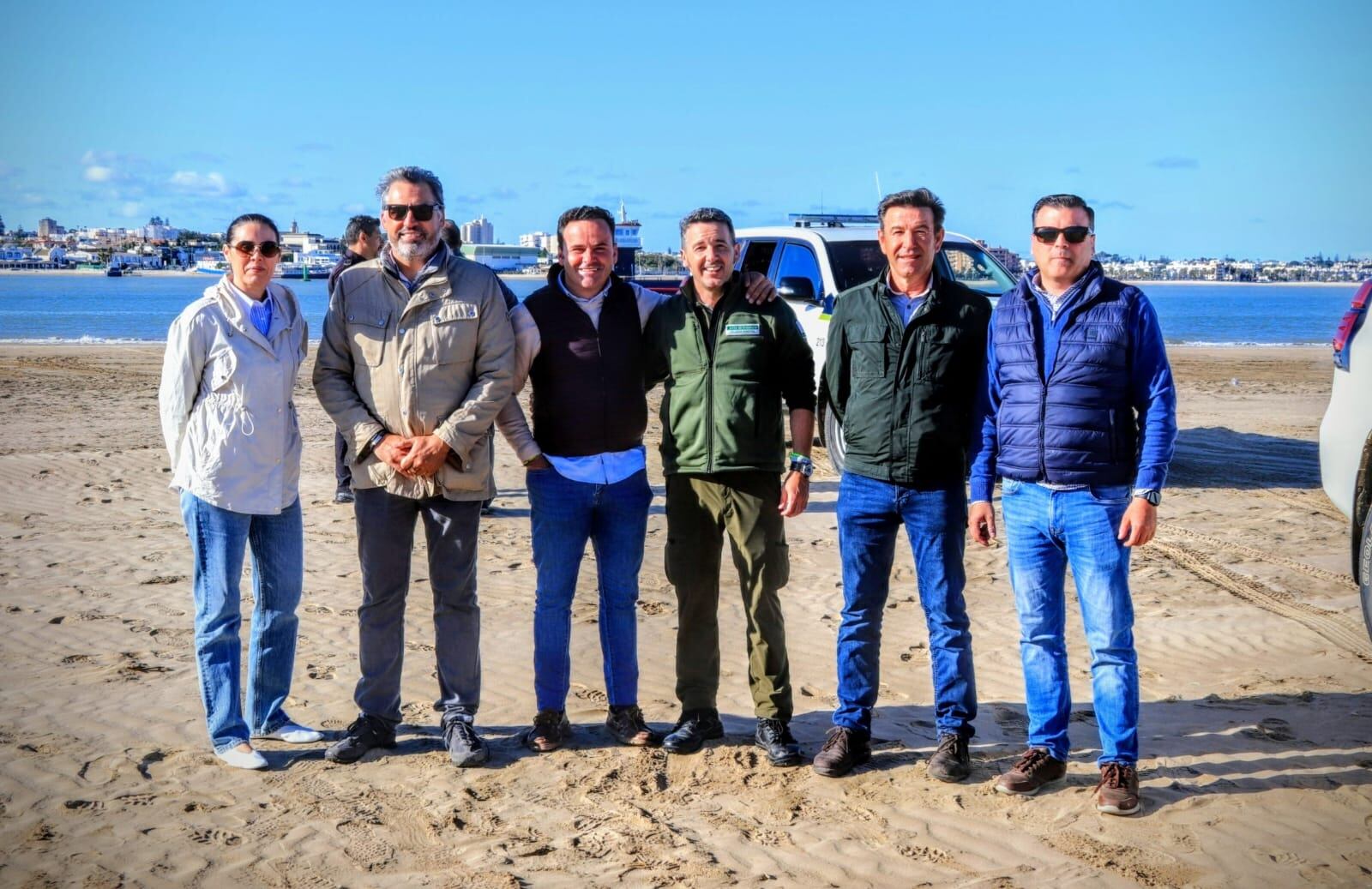 Visita a los Caminos de Cádiz de los representantes de la Hdad Matriz (segundo empezando por la derecha José María Acosta).