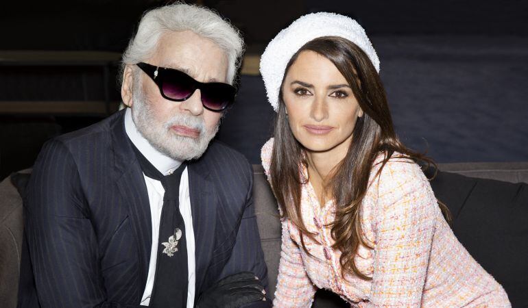 Karl Lagerfeld, director creativo de CHANEL con la actriz Penélope Cruz.