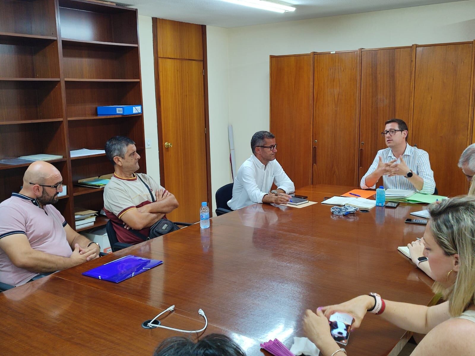 Reunión entre Generalitat Valenciana y representantes de las comunidades educativas de los CEIP Tossal, Azorín y Emilio Valera de Alicante