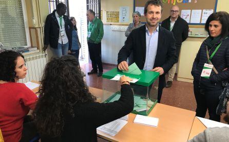 El secretario general de los socialista de la capital jiennense durante la votación