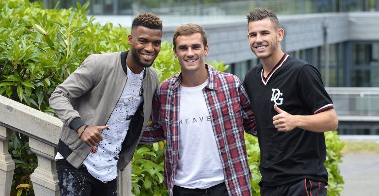 Lucas, Griezmann y Lemar, a su llegada a la concentración francesa