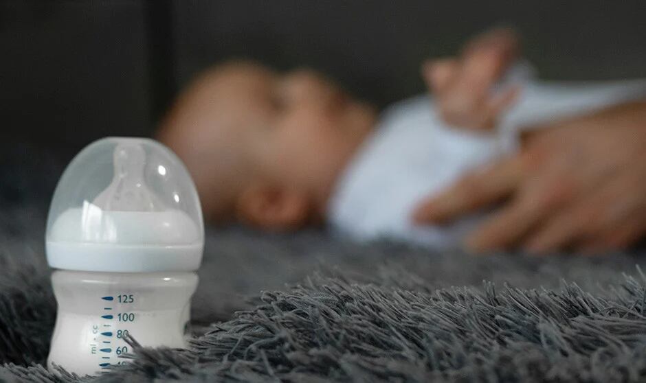 Trece bebés hospitalizados en España tras consumir leche en polvo contaminada