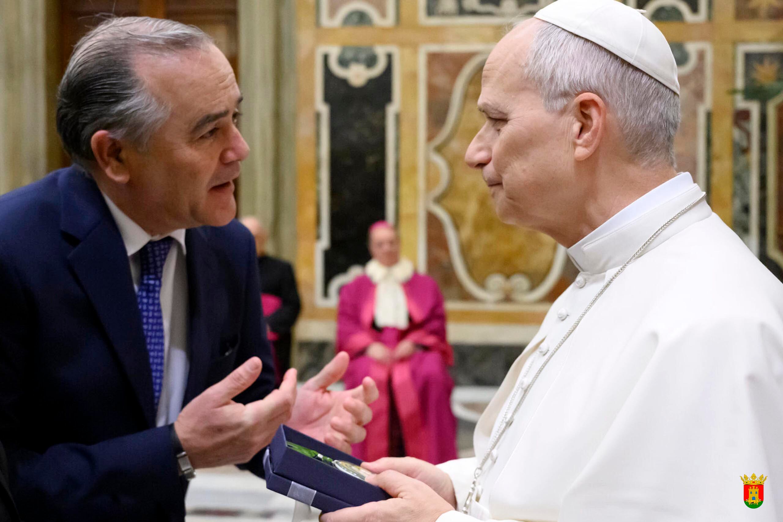 El papa León XIV recibe al alcalde de Talavera, José Julián Gregorio