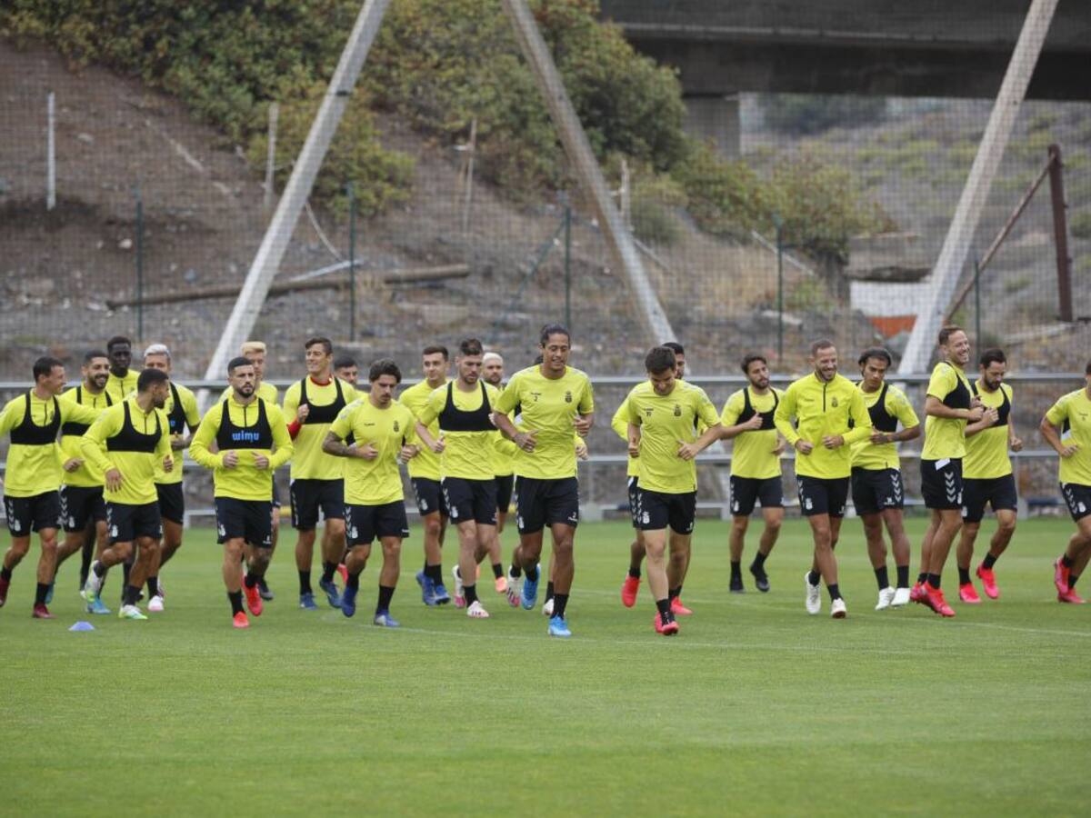 El defensa gallego Álvaro Lemos se reincorpora al grupo con trabajo adaptado