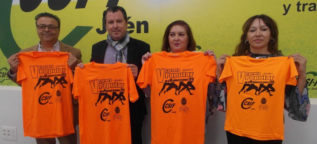 Representantes políticos y de CSIF Jaén durante la presentación de la V Carrera Popular de la No Violencia en Jaén.