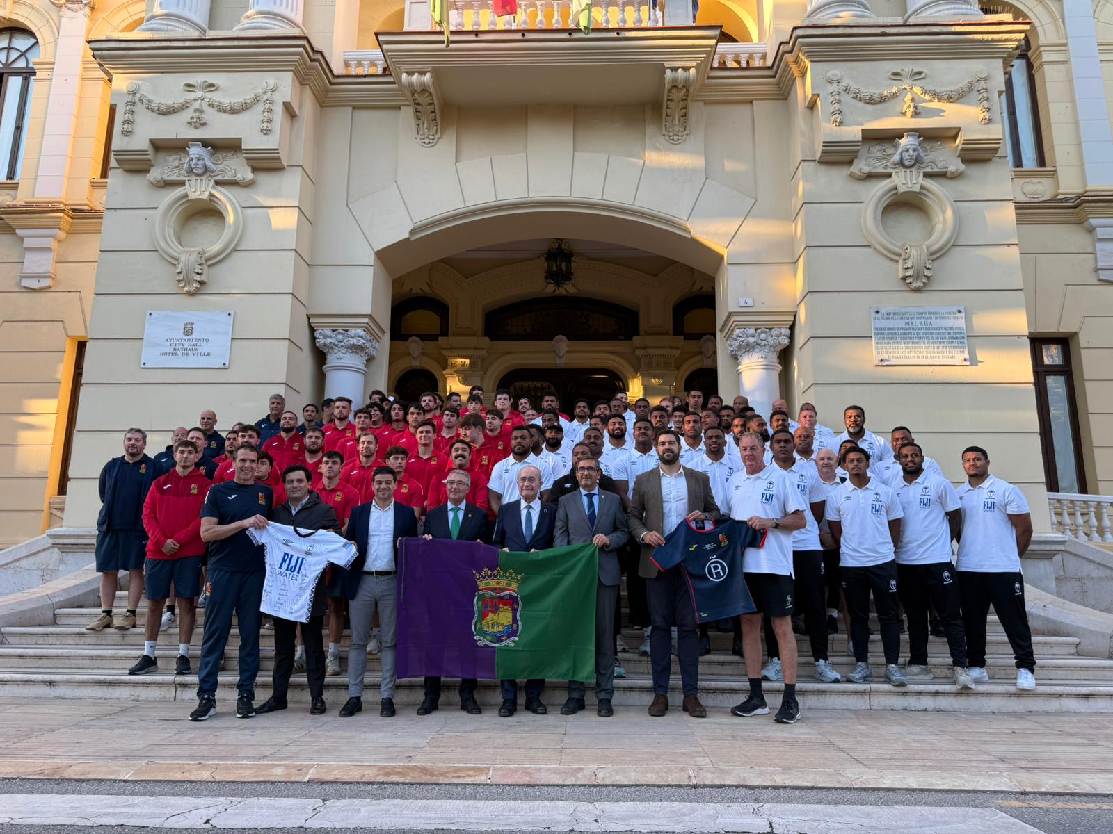 Las selecciones de España y Fiyi en el Ayuntamiento de Málaga