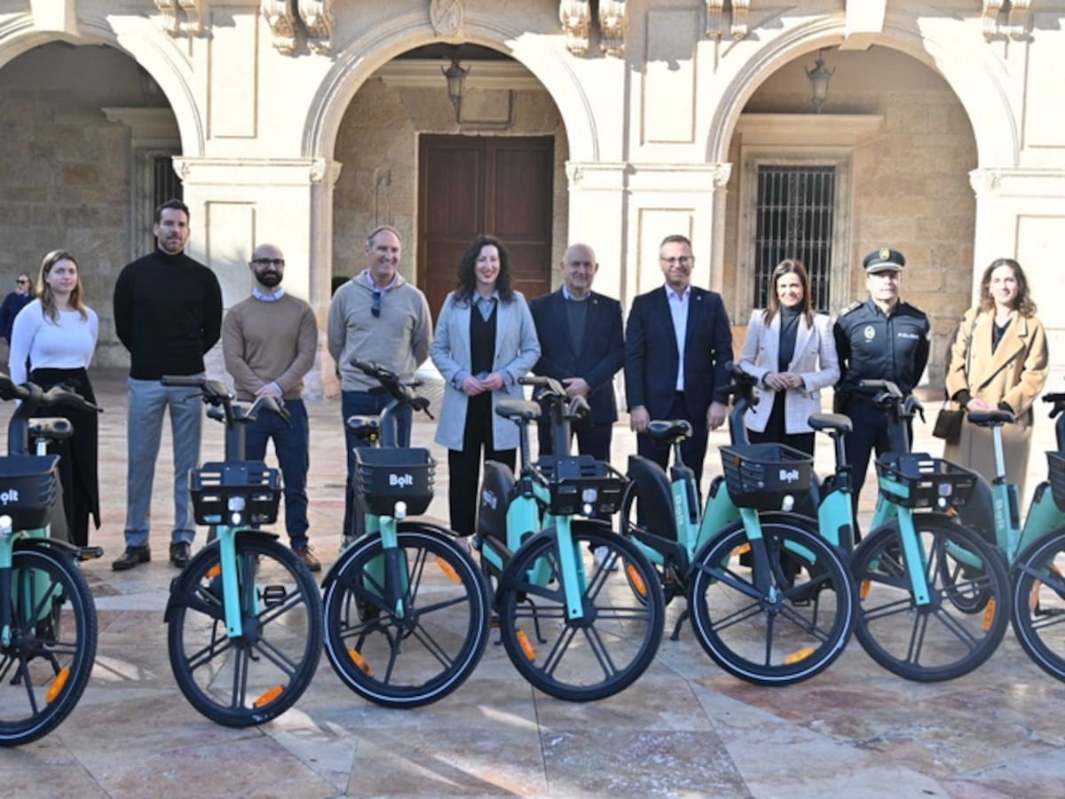 Almería pedalea hacia la movilidad activa con el nuevo servicio de alquiler de bicicleta eléctrica compartida