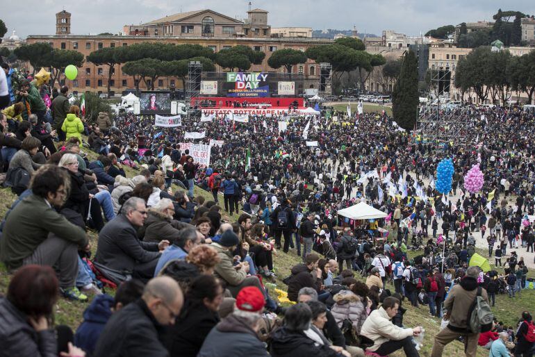 El pasado 30 de enero, con motivo del día de la familia, el Circo Massimo albergó las reivindicaciones para que se reconozcan los matrimonios civiles entre personas del mismo sexo en Italia