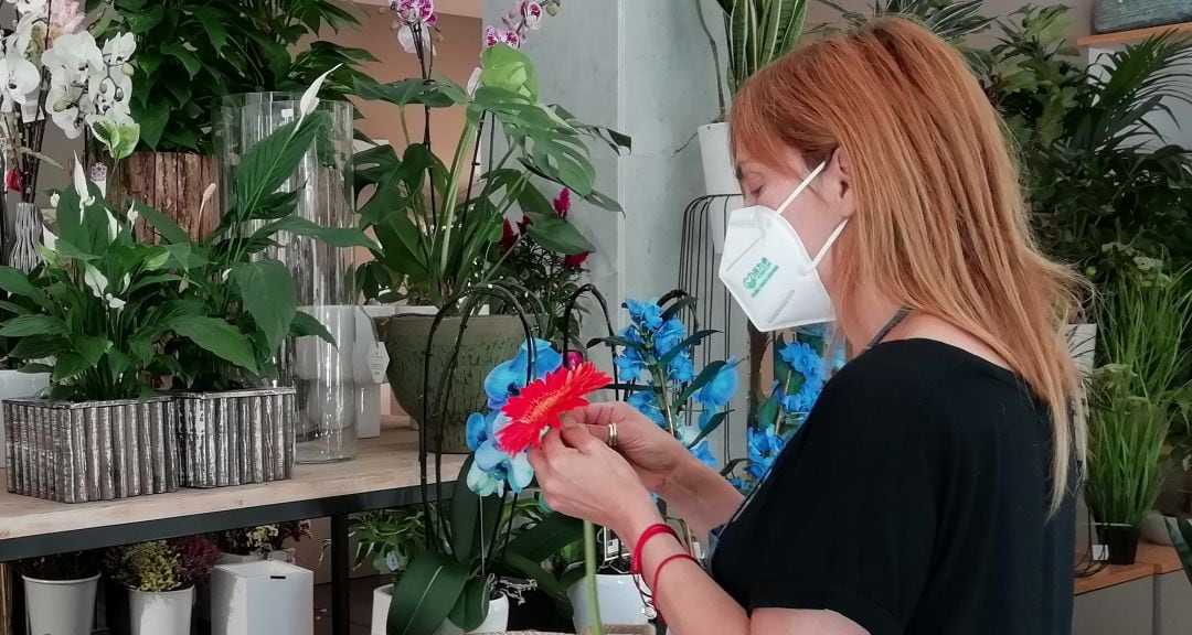 Florista con mascarilla en Castelló