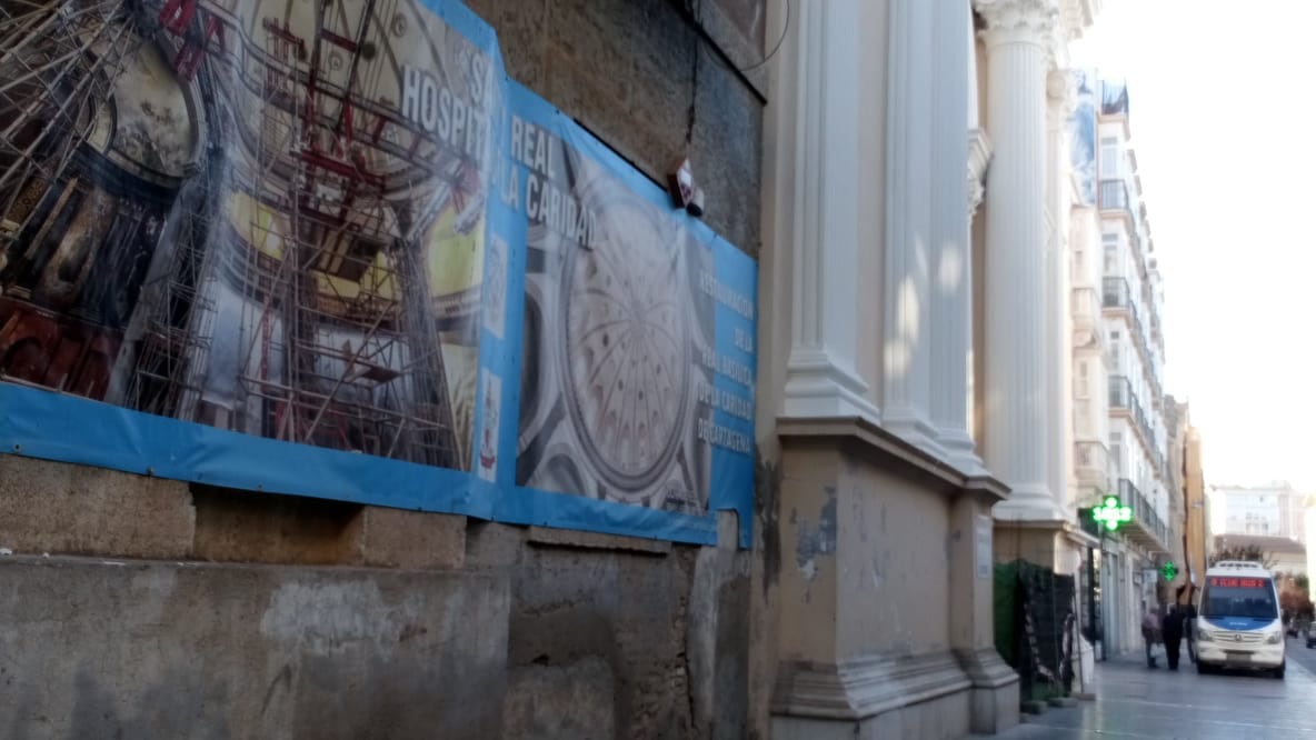 Fachada Basílica de la Caridad, foto de archivo