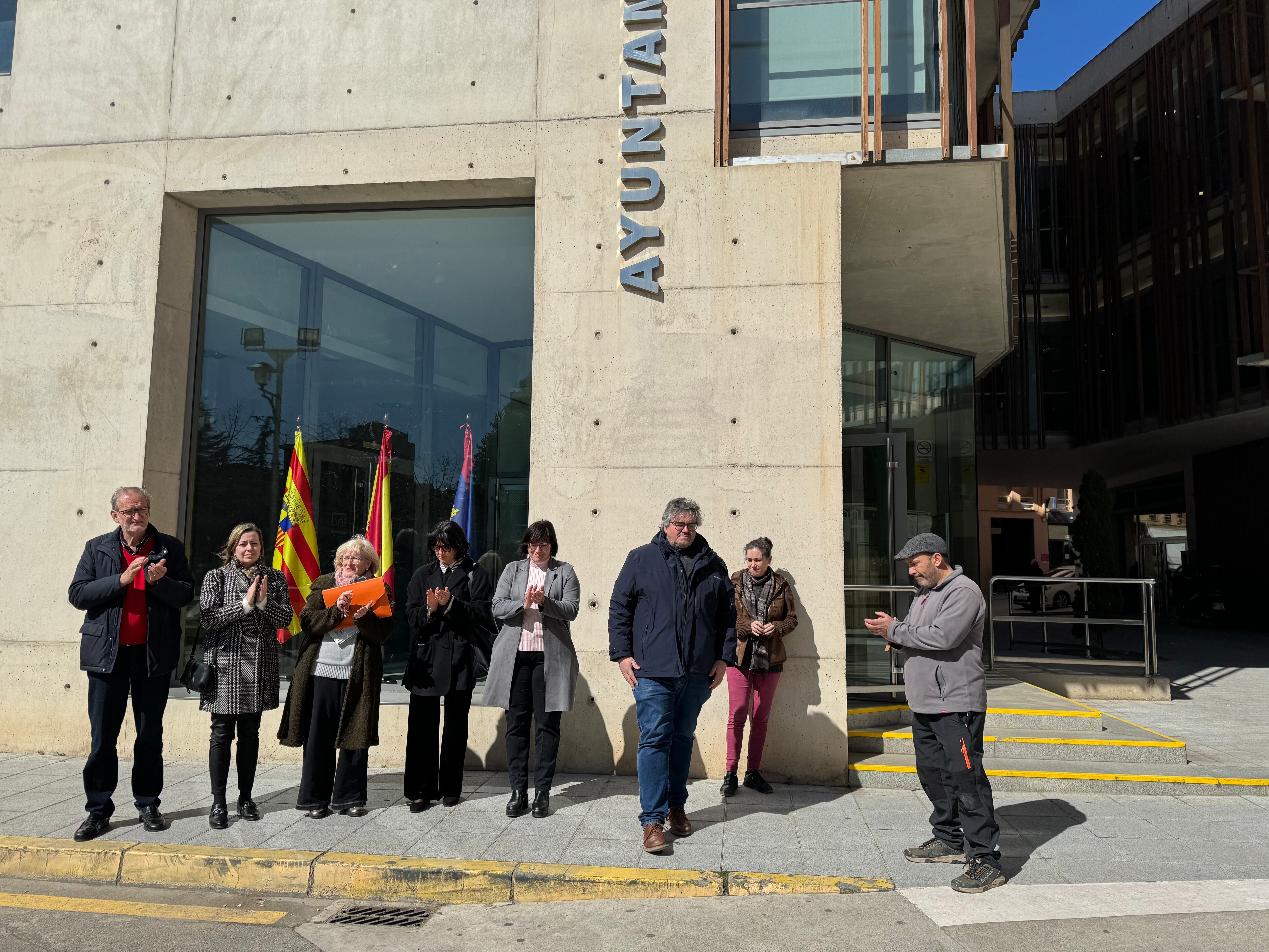 Minuto de silencio en Binéfar