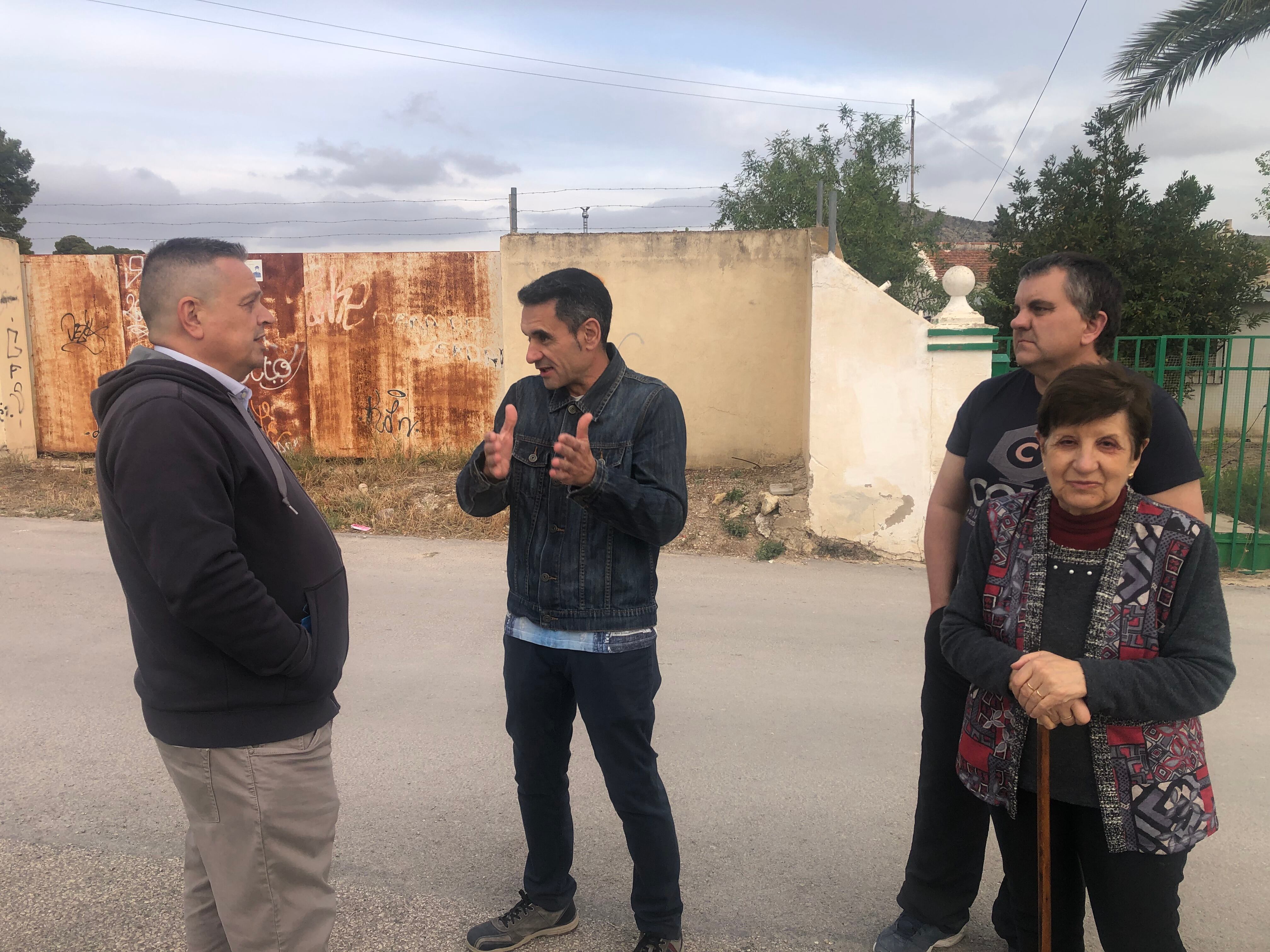Sánchez junto a los vecinos de Melik-Alto-Bajo y Jaud