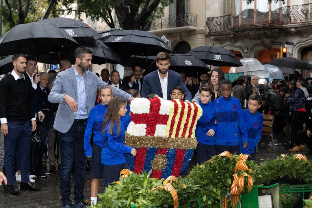 El Barcelona realizó la tradicional ofrenda floral por la Diada