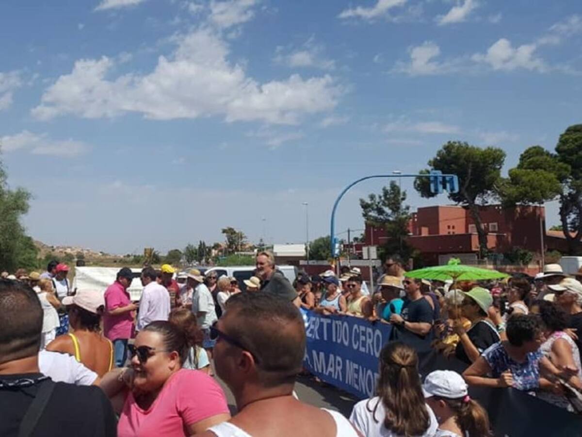 Los vecinos de Los Urrutias se han manifiestado por el 'vertido 0 al Mar Menor'