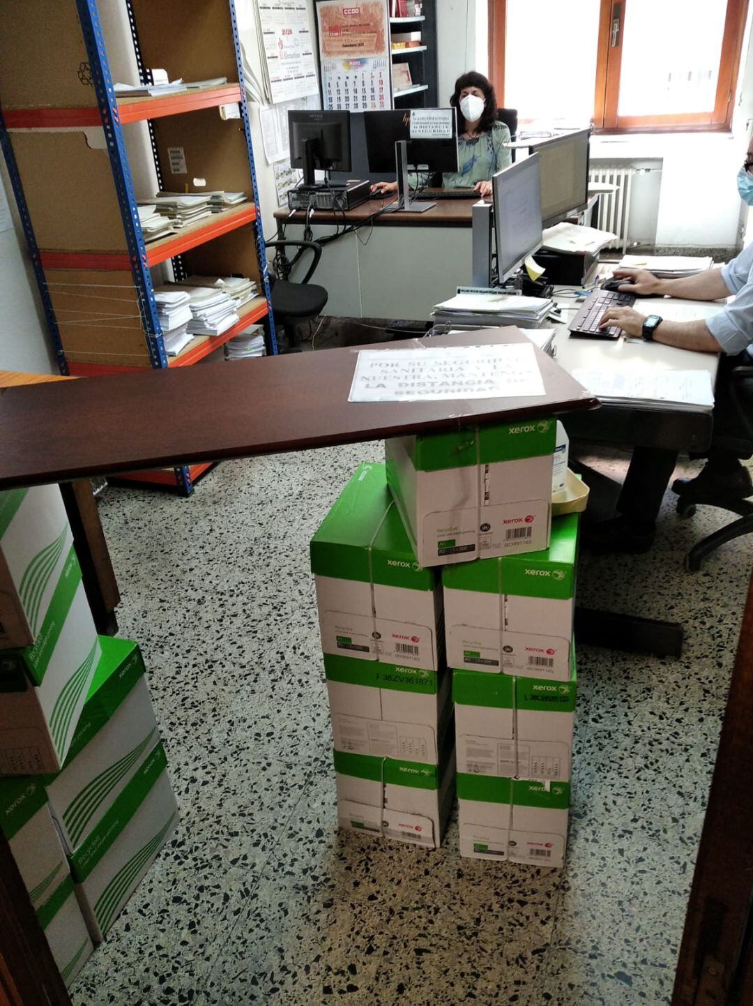 Cajas de folios como mamparas en los juzgados de Segovia