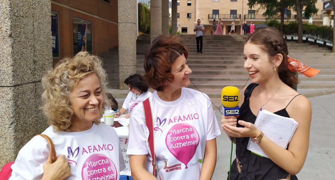 A pie de calle 20-09-2019 - Mesas informativas del Día mundial del Alzheimer situadas en la plaza de pradillo de Móstoles