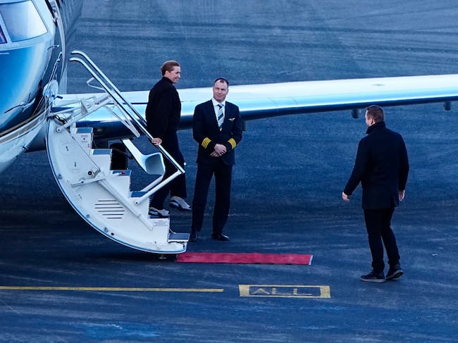 La primera ministra danesa, Mette Frederiksen, a su llegada a Nuuk, la capital de Groenlandia