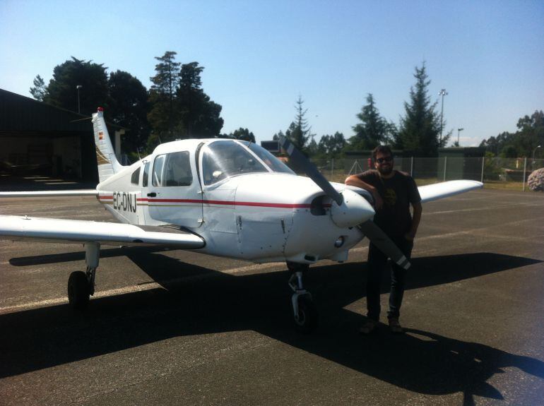 Luís Pardo con el PA-28 Cherokee