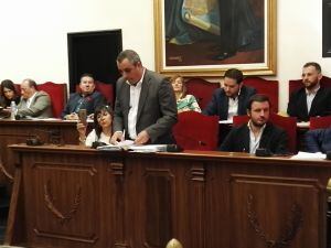 Mercedes Alonso retransmitiendo la intervención de Vicente Granero