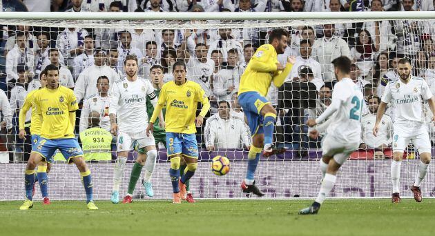 Asensio tira a puerta