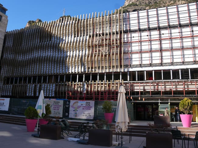 Reconstrucció de la nova façana del Centre Cultural Lauredià