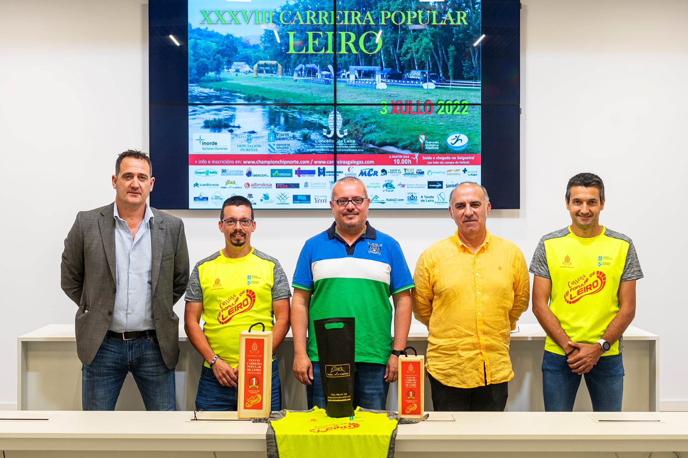 Presentación da XXXVIII Carreira popular de Leiro. Asisiten Cesar Fernández (Vicepresidente da Deputación Ourense),Manuel Pérez (Representanta de Xunta), Ramón Álvarez (Tenente de Alcalde de Leiro), e Luis Iglesias Raña e Jorge Janeiro Rodríguez (Organizadores da proba).