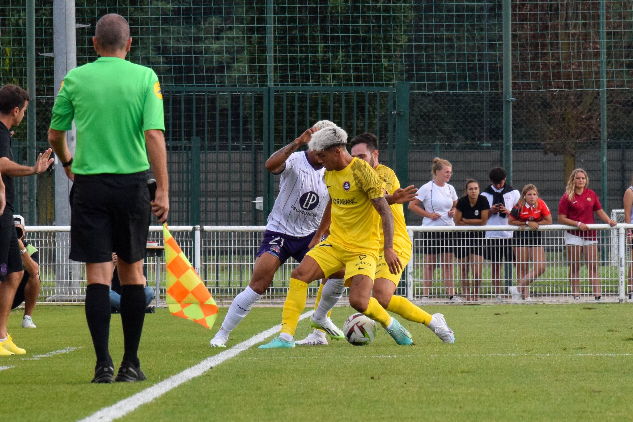 Un instant del partit entre l&#039;FC Andorra i el Tolosa.
