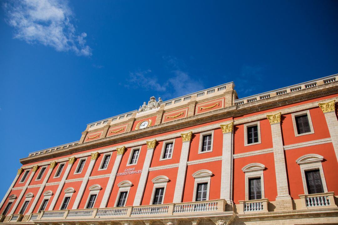 Remozada sede del Ayuntamiento en la Plaza del Rey