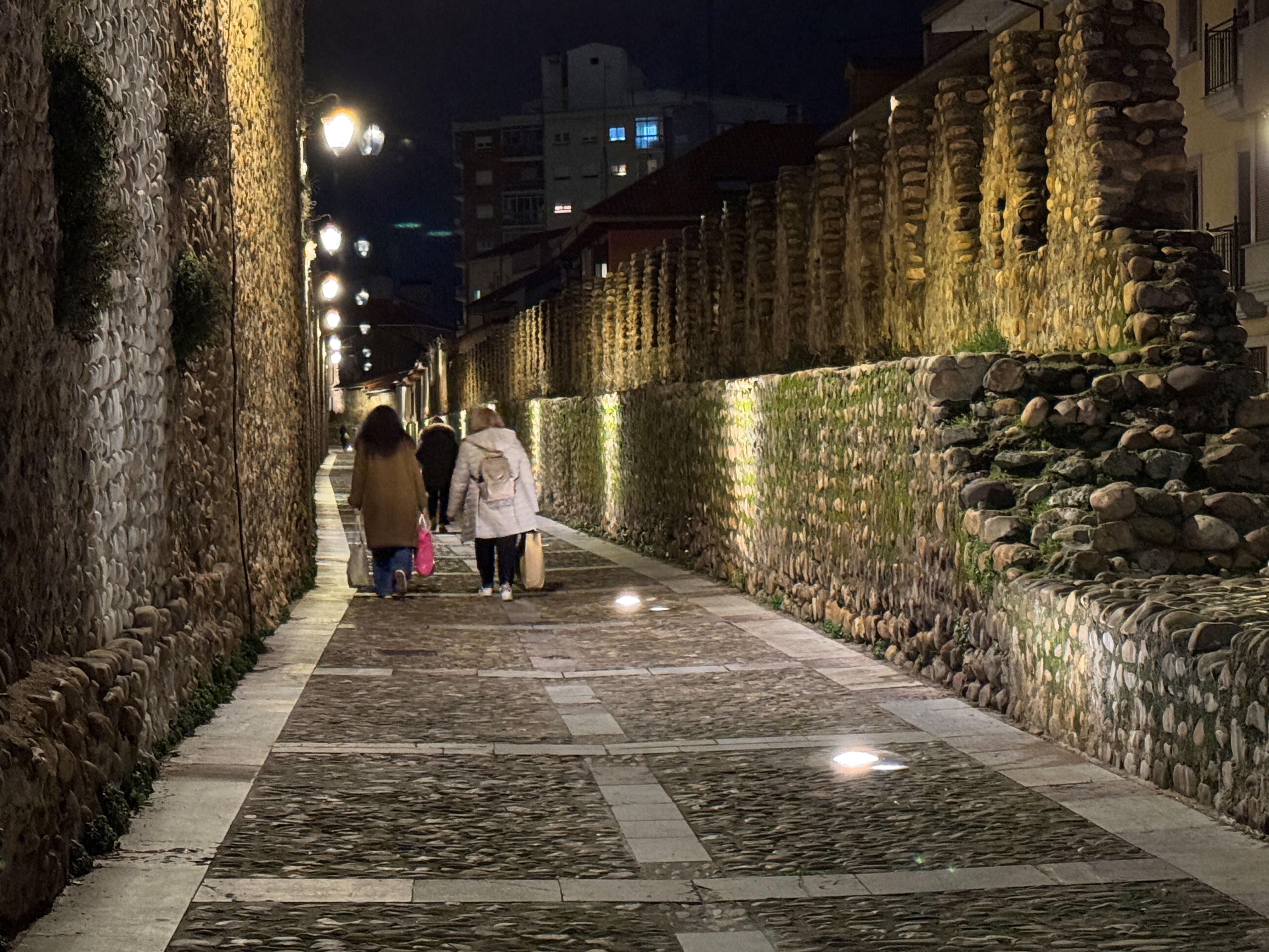 Nueva iluminación en las cercas medievales de León