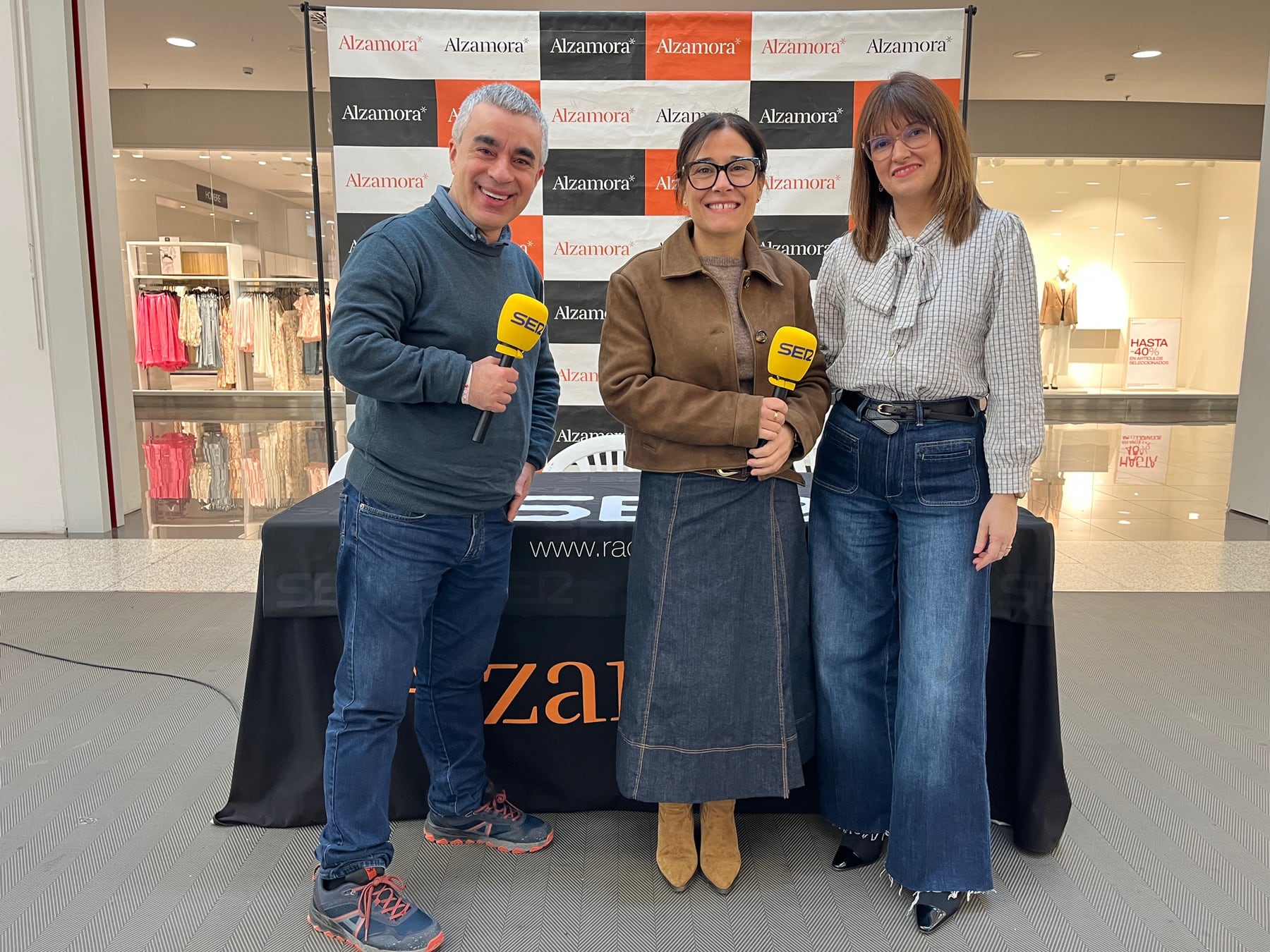 Una vez acabada la entrevista en la planta baja del Centro Comercial Alzmora
