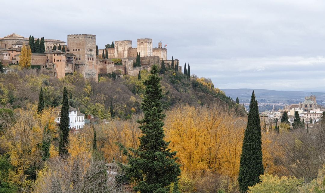 La Alhambra y la Catedral de Granada desde el Sacromonte