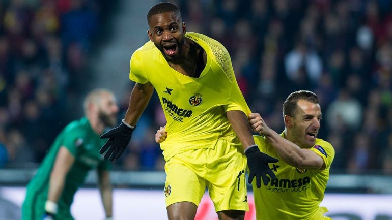 Cedrick Bakambu celebrando uno de los goles ante el Sparta de Praga en el partido de vuelta de los cuartos de final.