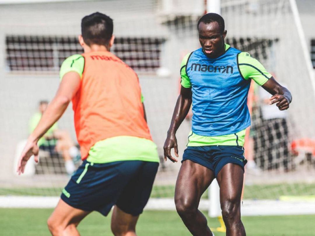 Raphael Dwamena, con el Levante.