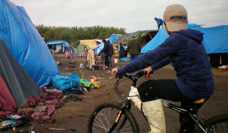 Refugiados llegados al campamento francés de Calais