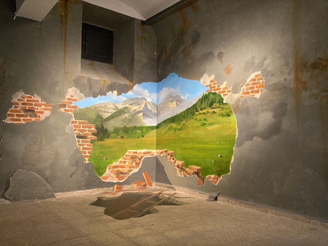 Obra de José Luis López Saura en una de las celdas de La Cárcel_Centro de Creación. 
 