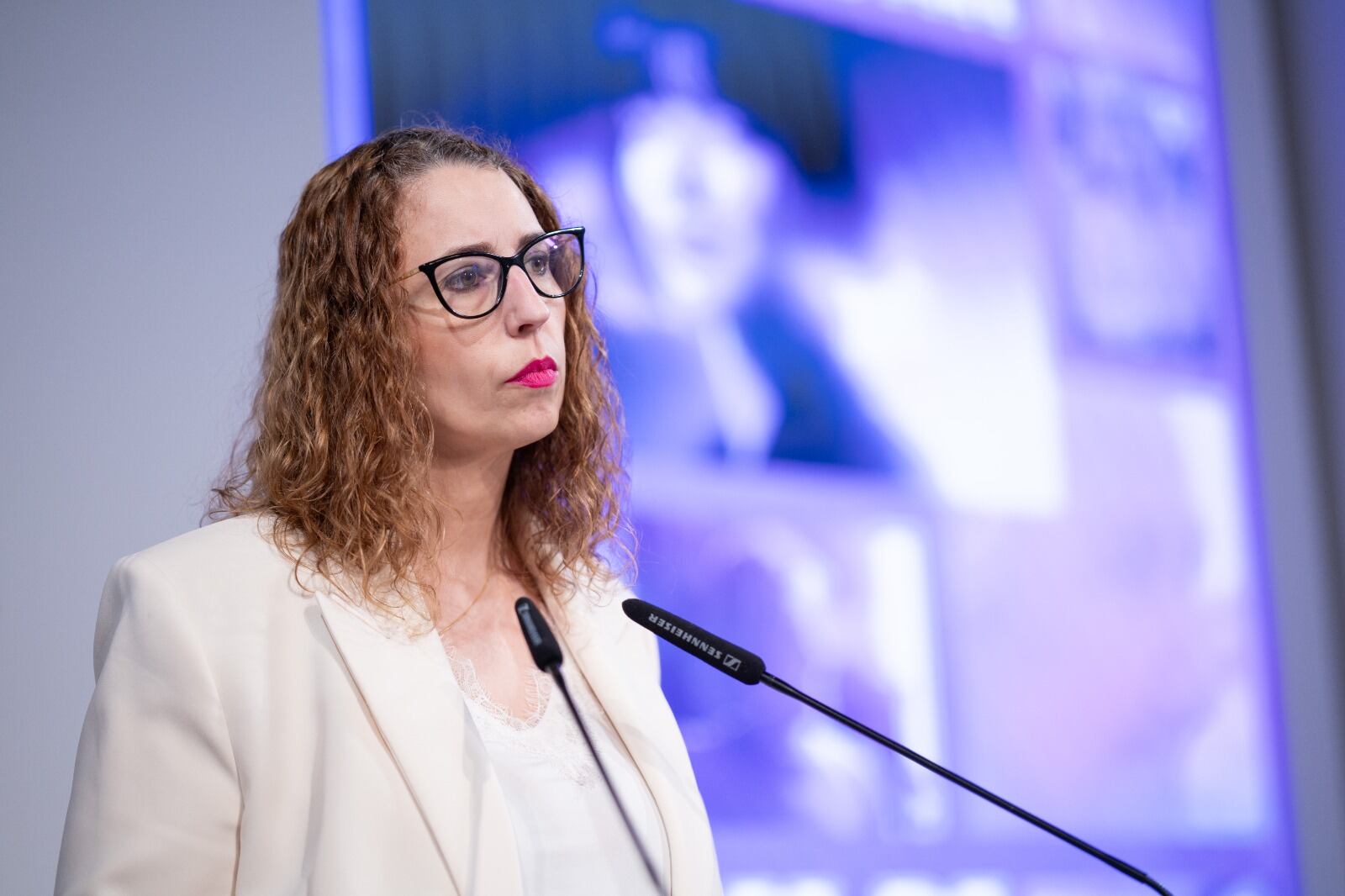 La consejera de Igualdad de Castilla-La Mancha, Sara Simón, en rueda de prensa